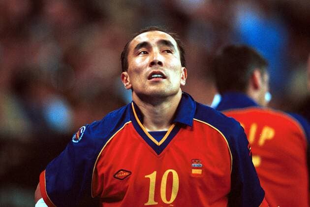 Talant Duishebaew (Spanien) schaut nach oben Handball OS Sommer Herren Olympische Sommerspiele 2000, Olympia, Olympiade, Spiele, Vneg, Länderspiel Porträt The Dome and Pavillons Sydney
