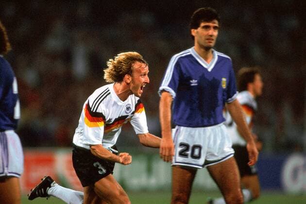 Torschütze Andreas Brehme (Deutschland) schreit nach dem 1:0 seine Freude heraus Fußball WM Herren Weltmeisterschaft 1990, Finale, Länderspiel, Nationalmannschaft, Nationalteam, Nationaltrikot Einzelbild Stadio Olimpico, Olympiastadion Rom Freude, Begeisterung,