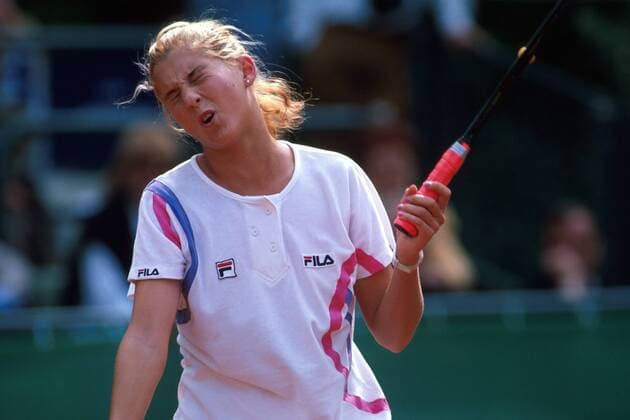Monica Seles (USA) verzweifelt Tennis Damen German Open 1990, WTA-Tour, Sand, Sandplatz, Sandplatzturnier, Sandplatztennis Einzelbild LTTC Rot Weiß Berlin Hundekehle Berlin Enttäuschung, Verzweiflung,
