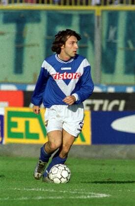 Andrea Pirlo (Brescia) am Ball Fußball Herren Serie A, Saison 2000 2001, 1. Italienische Liga: AC Brescia Einzelbild Stadium Mario Rigamonti Brescia