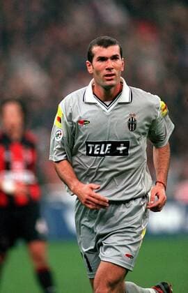 Zinedine Zidane (Juve) Fußball Herren Serie A, Saison 2000 2001, 1. Italienische Liga, Juventus Turin, Vneg Einzelbild Stadio Giuseppe Meazza, San Siro San Siro Mailand