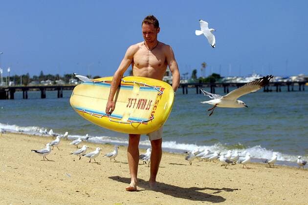 Rainer Schüttler (Deutschland) vertreibt sich seine Freizeit beim Surfen Tennis Herren Australian Open 2001, Grand Slam, ATP-Tour, Hartplatz, Hartplatztennis, Hartplatzturnier, Hardcourt Einzelbild Reiner, Melbourne St. Kilda