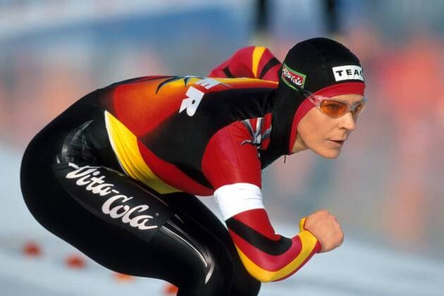 Gunda Niemann-Stirnemann (Deutschland) - Start Eisschnellauf WM Damen Mehrkampf-Weltmeisterschaft 2001, Eisschnellaufen, Eisschnelllaufen, Eisschnelllauf Einzelbild City Park Pond Budapest Konzentration,