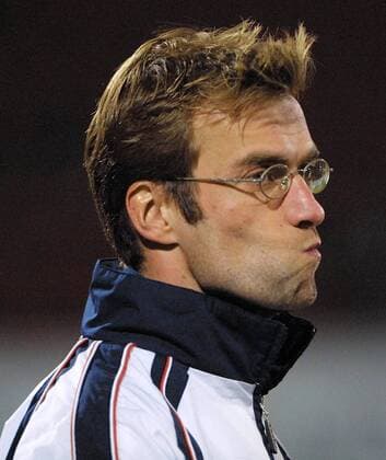 Trainer Jürgen Klopp (Mainz) skeptisch Fußball 2. BL Herren Saison 2000 2001, FSV Mainz 05 Porträt Bruchwegstadion Stadion am Bruchweg Mainz Skepsis, Nachdenklichkeit