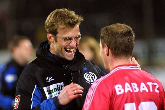 Trainer Jürgen Klopp (li.) freut sich mit Christof Babatz (beide Mainz) über den Sieg Fußball 2. BL Herren Saison 2000 2001, FSV Mainz 05 Gruppe Stadion am Bruchweg Mainz Freude,