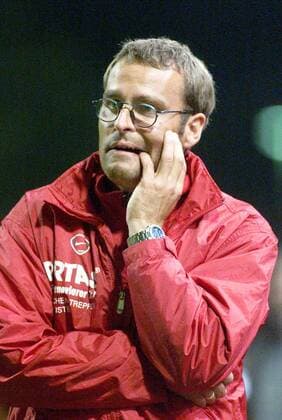 Fußball, Trainerhistorie, Kickers Offenbach Trainer Knut Hahn (Offenbach) nachdenklich Fußball Herren Regionalliga Süd 2000 2001, 3. Liga, Offenbacher Kickers, OFC Einzelbild Bieberer Berg Offenbach Nachdenklich
