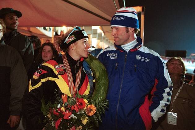 Anni Friesinger (Deutschland) und Ids Postma (re., Niederlande) Eisschnellauf WM Damen Mehrkampf-Weltmeisterschaft 2001, Eisschnelllauf, Eisschnelllaufen, Eisschnellaufen Gruppe City Park Pond Budapest Harmonie, Glück Freude,