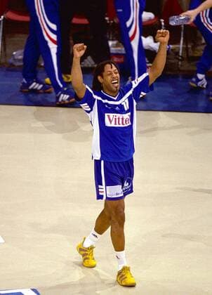 Jackson Richardson (Frankreich) jubelt nach Spielende über den Sieg Handball WM Herren Weltmeisterschaft 2001, Länderspiel, Finale, Endspiel: Frankreich Einzelbild Paris-Bercy Begeisterung, Freude,  