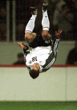 Miroslav Klose (Deutschland) - Salto vorwärts Fußball Länderspiel Herren Weltmeisterschaftsqualifikation 2001, WM-Qualifikation, Nationalmannschaft, Nationalteam, Vneg Einzelbild BayArena Leverkusen Dynamik, Freude, Begeisterung,