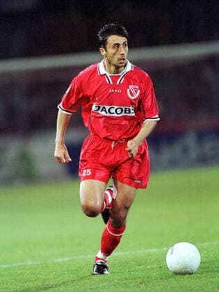 Faruk Hujdurovic (Cottbus) am Ball Fußball 1. BL Herren Saison 2000 2001, FC Energie Cottbus Einzelbild Stadion der Freundschaft Cottbus Dynamik,