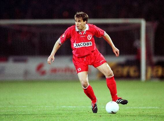 Witold Wawrzyczek (Cottbus) am Ball Fußball 1. BL Herren Saison 2000 2001, FC Energie Cottbus Einzelbild Stadion der Freundschaft Cottbus Dynamik