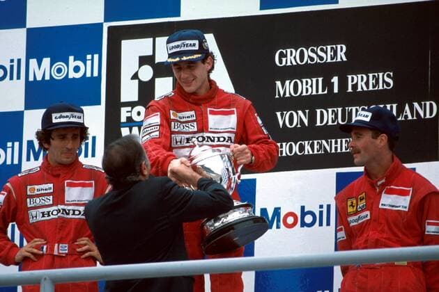 V.li.: Alain Prost (Frankreich), Ayrton Senna (Brasilien beide McLaren-Honda) und Nigel Mansell (Großbritannien Ferrari) bei der Siegerehrung Motorsport Grand Prix Herren Großer Preis von Deutschland 1989, Formel 1, F1, F, GP, WM, Weltmeisterschaft, Vdia Gruppe Hockenheimring Hockenheim Freude