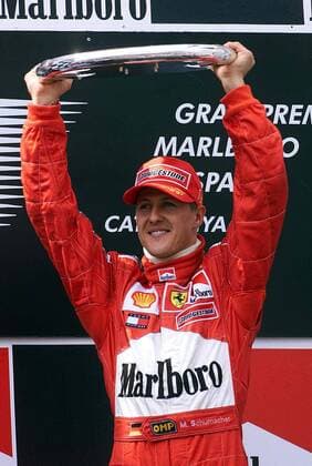 Michael Schumacher (Deutschland Ferrari) präsentiert den Siegerpokal Motorsport Grand Prix Herren Großer Preis von Spanien 2001, GP, Formel 1, F1, F, Weltmeisterschaft, WM Einzelbild Circuit de Catalunya Barcelona Freude,