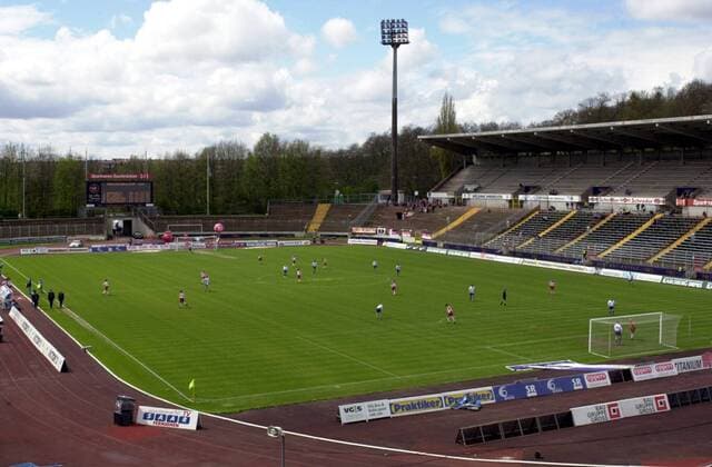 Fußball, Stadiongeschichte 1. FC Saarbrücken Ludwigsparkstadion während der Partie 1. FC Saarbrücken - SSV Reutlingen Fußball 2. BL Herren Saison 2000 2001, 1. FC Saarbrücken - SSV Reutlingen 2:2, Vdig Totale Ludwigsparkstadion Saarbrücken Leere,