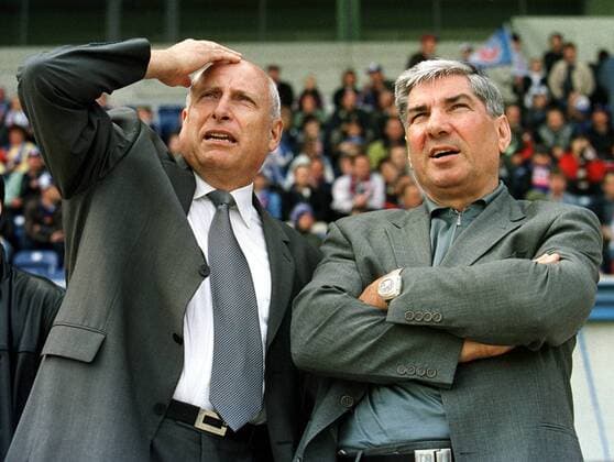 Präsident Dieter Krein (li.) mit Manager und Geschäftsführer Klaus Stabach (beide Cottbus) im Ostseestadion von Rostock Fußball 1. BL Herren Saison 2000 2001, Rostock - FC Energie Cottbus 1:0 Gruppe Ostseestadion Rostock