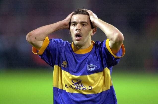Cosmin Contra (Alaves) enttäuscht Fußball EC 3 Herren UEFA-Cup 2000 2001, Europapokal: Deportivo Alavés (Spanien), CD Einzelbild Westfalenstadion Dortmund Enttäuschung, Verzweiflung,