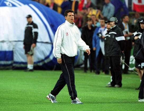 Christian Ziege (Liverpool) hatte mit dem Geschehenen nichts zu tun Fußball EC 3 Herren UEFA-Cup 2000 2001, Pokal, Europapokal, Europacup, Finale, Endspiel, Vneg Einzelbild Westfalenstadion Dortmund
