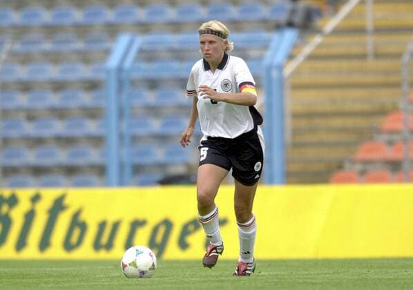 Doris Fitschen (Deutschland) am Ball Fußball Länderspiel Damen Frauennationalmannschaft 2001, Frauen, Frauenfußball, Nationalmannschaft, Nationalteam, Test, Einzelbild Gera
