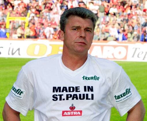Trainer Dietmar Demuth - made in St.Pauli Fußball 2. BL Herren Saison 2000 2001, Nürnberg - FC St. Pauli Hamburg 1:2 Einzelbild Frankenstadion Nürnberg
