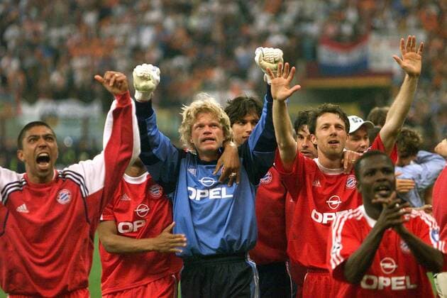 Fußball, FC Bayern München, Champions League Sieger 2001 V. li.: Giovane Elber, Torwart Oliver Kahn, Thomas Linke und Samuel Osei Kuffour (alle Bayern) jubeln Fußball EC 1 Herren Champions League 2000 2001, Finale, Endspiel, FC Bayern München Gruppe Giuseppe-Meazza-Stadion San Siro Mailand Freude,