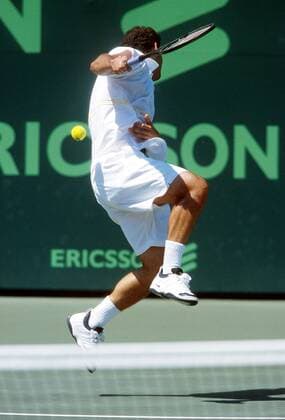 Pete Sampras (USA) vom Ball getroffen Tennis Herren Ericsson Open 2001, ATP-Tour, Hartplatz, Hardcourt, Hartplatztennis, Hartplatzturnier Einzelbild Key Biscayne Miami, Florida Dynamik,