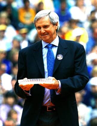 Roy Emerson (Australien) wird geehrt Tennis Herren All England Championships 2000, ATP-Tour, Grand Slam, Rasen, Rasenplatz, Rasentennis, Rasenturnier Einzelbild Wimbledon London Freude,