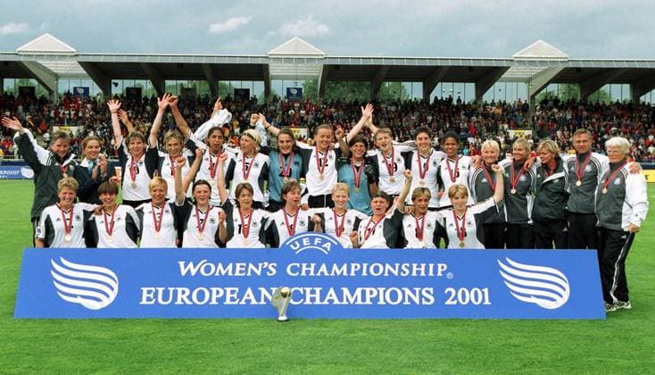 Europameister Deutschland Fußball EM Damen Europameisterschaft 2001, Frauen, Frauenfußball, Frauennationalmannschaft, Länderspiel, Finale, Vneg Totale Donaustadion Ulm Freude, Begeisterung,