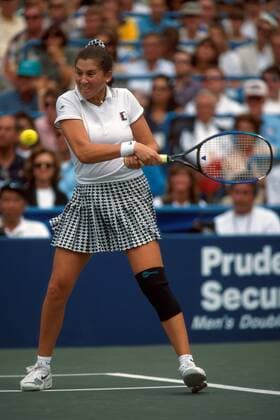 Monica Seles (USA) - beidhändige Rückhand Tennis Damen US Open 1995, WTA-Tour, Grand Slam, Hartplatz, Hardcourt, Hartplatztennis, Hartplatzturnier, Vdia Einzelbild Flushing Meadow New York Dynamik,