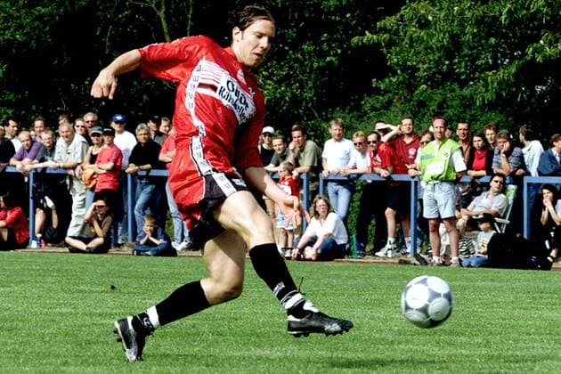 Heiner Backhaus (Hannover) am Ball Fußball 2. BL Herren Saisonvorbereitung 2001 2002, Sommerpause, Test, Testspiel, Hannover 96 Einzelbild Illten-Sehnde Dynamik,