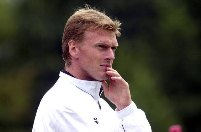 Trainer Jörg Weber (Verl) Fußball Herren 3. Liga, Regionalliga - Nord, Saison 2001 2002, SC Verl Einzelbild Stadion an der Poststraße Verl Nachdenklichkeit,