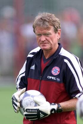 Torwarttrainer Sepp Maier (Bayern München) Fußball 1. BL Herren Saison 2001 2002, FC Bayern München, Training, Vdig Einzelbild Trainingsgelände Säbener Straße München