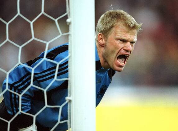 Torwart Oliver Kahn (Deutschland) äußert lautstark seine Unzufriedenheit Fußball Länderspiel Herren WM-Qualifikation 2001, Weltmeisterschaftsqualifikation, Vneg Einzelbild Olympiastadion München