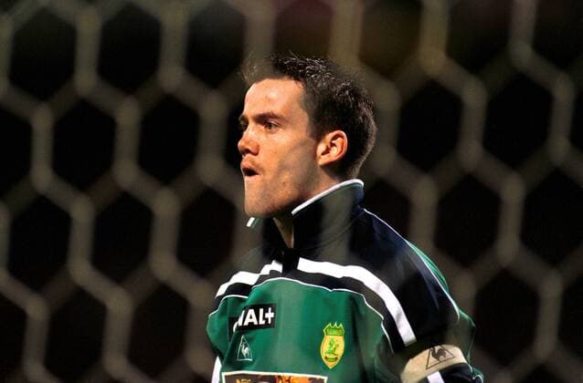 Torwart Mickael Landreau (Nantes) unzufrieden Fußball Herren Coupe de la Ligue 2000 2001, Ligapokal, Ligacup, Halbfinale, Division 1, 1. Französische Liga, Vneg Einzelbild Stade Municipal de Gerland Lyon  