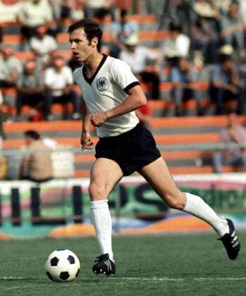 Franz Beckenbauer (Deutschland) am Ball Fußball WM Herren Weltmeisterschaft 1970, Länderspiel, Nationalmannschaft, Nationalteam, Nationaltrikot Einzelbild Leon Dynamik,