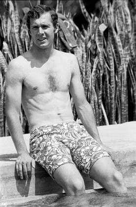 Franz Beckenbauer (Deutschland) in Badehose - der Kaiser entspannt sich am Swimmingpool Fußball WM Herren Weltmeisterschaft 1970, Nationalmannschaft, Nationalteam Einzelbild