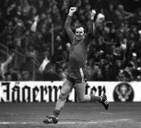 Franz Roth (Bayern) jubelt Fußball 1. BL Herren Saison 1973 1974, FC Bayern München Einzelbild Olympiastadion München Freude,
