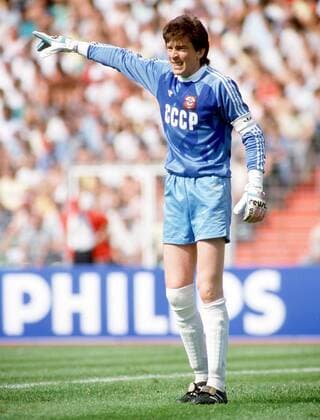 Fußball, EM Finale 1988 in München, Niederlande - Sowjetunion 2:0 Torwart Rinat Dassaev (Sowjetunion) gibt die Richtung an Fußball EM Herren Europameisterschaft 1988, Finale, Endspiel, Länderspiel, Nationalmannschaft, Nationalteam Einzelbild Olympiastadion München