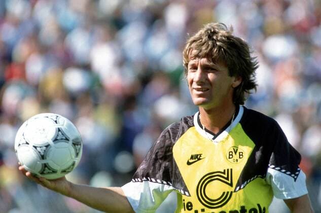 Frank Mill (BVB) - Einwurf Fußball 1. BL Herren Saison 1990 1990, Bremen - Borussia Dortmund 1:1 Einzelbild Weserstadion Bremen