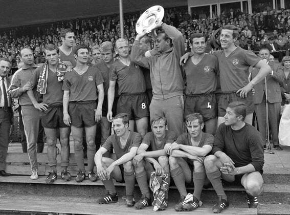 1. FC Nürnberg - Meister 1968, h. v. li.: Co-Trainer Körner, Georg Volkert, Ferdinand Wenauer, Zvezdan Cebinac, Heinz Müller, Heinz Strehl, Trainer Max Merkel, Ludwig Müller, Hubert Schöll; vorn: Horst Leupold, Karl-Heinz Ferschl, Fritz Popp, Gyula Toth Fußball 1. BL Herren Saison 1967 1968, Deutsche Meisterschaft, Deutscher, Meisterfeier, Sieg, Sieger Totale Frankenstadion Nürnberg Freude,