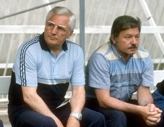 Bundestrainer Jupp Derwall (li.) und Mannschaftsarzt Prof. Dr. Heinrich Heß (beide BR Deutschland) Fußball EM Herren Europameisterschaft 1984, Länderspiel, Nationalmannschaft, Nationalteam, BRD Gruppe Parc des Princes, Prinzenpark Paris
