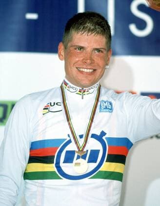 Jan Ullrich (Deutschland Team Deutsche Telekom) - Siegerehrung Radsport WM Herren Zeitfahr-Weltmeisterschaft 2001, Radrennsport, Straßenradsport, Straßenradrennsport, Radrennen Porträt Regenbogentrikot, Lissabon Freude,