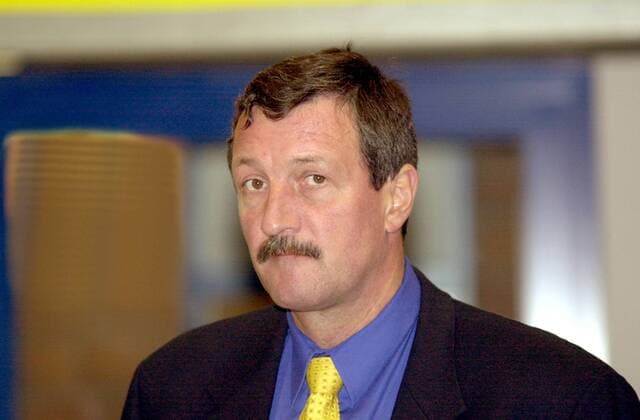 Peter Kovacs (Ungarn) - Technischer Direktor des Ungarischen Handballverbandes Handball EC 3 Herren EHF-Cup 2001 2002, Europapokal, Europa Pokal, TBV Lemgo Porträt Lipperlandhalle Lemgo