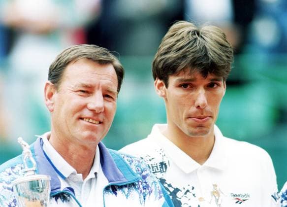 Teamchef Niki Pilic (li.) und Michael Stich (beide Deutschland) - Siegerehrung Tennis WM Herren ARAG World Team Cup 1994, WTC, ATP-Tour, Sand, Sandplatz, Sandplatztennis, Sandplatzturnier Gruppe Rochus Club Düsseldorf