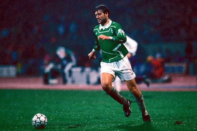 Fußball, CL 1993 1994, SV Werder Bremen - RSC Anderlecht 5-3 Dietmar Beiersdorfer (Bremen) am Ball Fußball EC 1 Herren Champions League 1993 1994, SV Werder Bremen Einzelbild Weserstadion Bremen Dynamik,