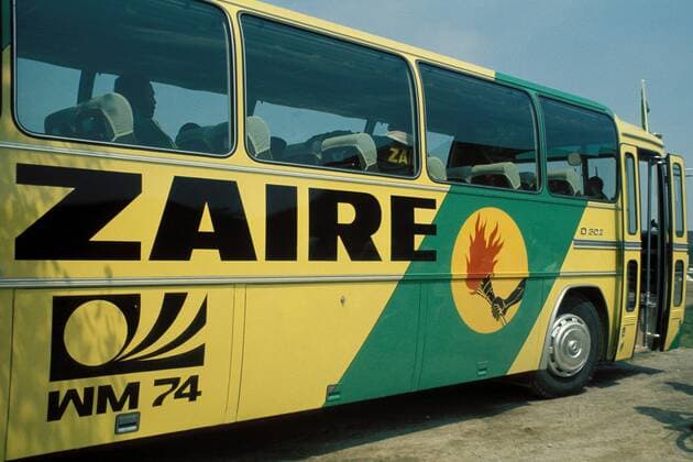Mannschaftsbus von Zaire Fußball WM Herren Weltmeisterschaft 1974, Nationalmannschaft, Nationalteam Einzelbild Waldstadion Frankfurt M.