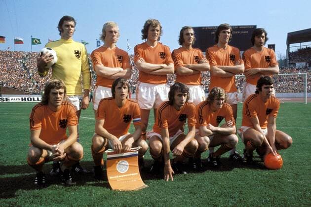 Mannschaftsfoto Niederlande hinten v. li.: Torwart Jan Jongbloed, Wim Rijsbergen, Arie Haan, Johan Neeskens, Ruud Krol, Wim Suurbier; vorn: Johnny Rep, Johan Cruyff, Rob Rensenbrink, Wim Jansen und Wim van Hanegem Fußball WM Herren Weltmeisterschaft 1974, Länderspiel, Nationalmannschaft, Nationalteam Totale Niedersachsenstadion Hannover