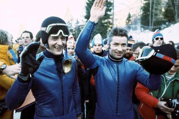 Olympiasieger Pilot Meinhard Nehmer (re.) und Bernhard Germeshausen (DDR II) Nehmer und Anschieber Germeshausen gewannen bei den Olympischen Spielen 1976 in Innsbruck die Goldmedaillen im Zweier und Viererbob und verteidigten 1980 in Lake Placid ihren Titel im Vierer. Dort steuerten beide jeweils einen Zweierbob und wurden Zweite (Germeshausen) und Dritte (Nehmer). Bobsport OS Winter Herren Olympische Winterspiele 1976, Olympia, Olympiade, Spiele, Bob, Zweierbob, Zweier, 2er Gruppe Nationalmannschaft, Nationalteam Innsbruck, Igls Freude,
