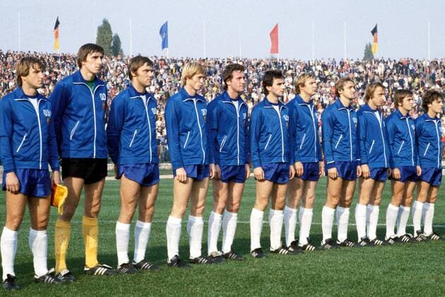 DDR-Team; v.l.: Hans-Jürgen Dörner, Torwart Hans-Ulrich Grapenthin, Rüdiger Schnuphase, Hans-Jürgen Riediger, Gerd Weber, Reinhard Häfner, Gerd Kische, Lutz Lindemann, Joachim Streich, Martin Hoffmann, Gerd Brauer Fußball Länderspiel Herren EM-Qualifikation 1979, Europameisterschaftsqualifikation, Nationalmannschaft, Nationalteam Totale Berlin