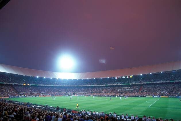 Fußball, EM Finale 2000 in Rotterdam, Frankreich - Italien 2-1 n.V. Innenansicht De Kuip während des Finales Frankreich - Italien Fußball EM Herren Europameisterschaft 2000, Finale, Länderspiel, Nationalmannschaft, Nationalteam Totale De Kuip Rotterdam