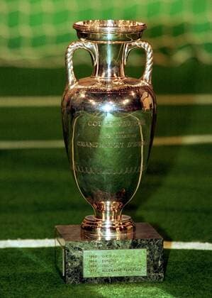 Henry-Delaunay-Pokal Fußball Herren Gruppenauslosung 1999 der Europameisterschaft 2000, Vorstellung, Präsentation, Pressetermin, Einzelbild Brüssel